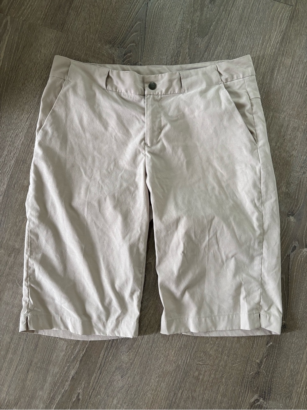 Columbia Women's Cargo Shorts - Light Tan
